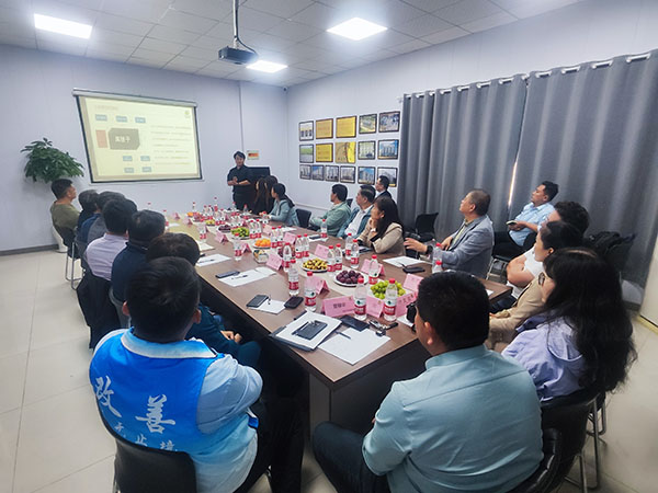 泰安市企聯(lián)、市網(wǎng)商會的企業(yè)家來廠參觀